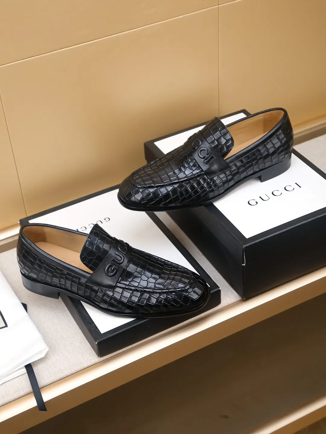 Men's men's shoes 💰460 🆘【GUCCI】Gucci ·🐂里· Hot-selling beanie shoes, top brand luxury, top quality, latest fashion beanie shoes.. The upper is made of original high mercerized smooth cow suede. (Full top layer water-dyed 🐂 leather and lining). The original stylish and stylish soft rubber wear-resistant and non-slip outsole is light and comfortable on the foot, available in 2 colors! Matching code: 39-44 (customized at 38.45.46.47)